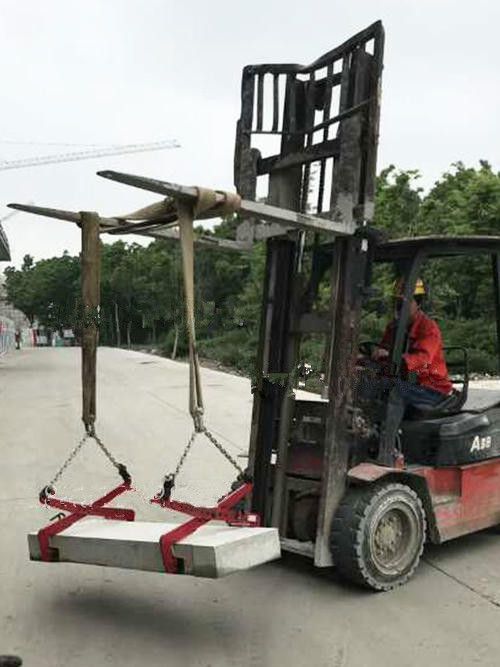 液壓堆高車與吊裝帶石材夾具配合使用吊運(yùn)石材--河北東圣吊索具制造有限公司--液壓堆高車|手動叉車|小型攪拌機(jī)|石材夾具
