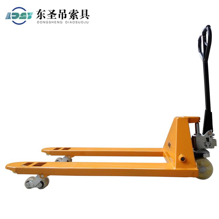 購(gòu)買液壓叉車可以根據(jù)以下性能考慮
